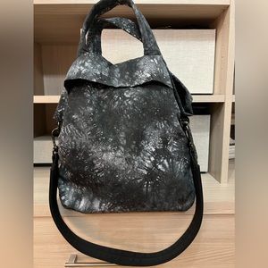 Lululemon on my level bag